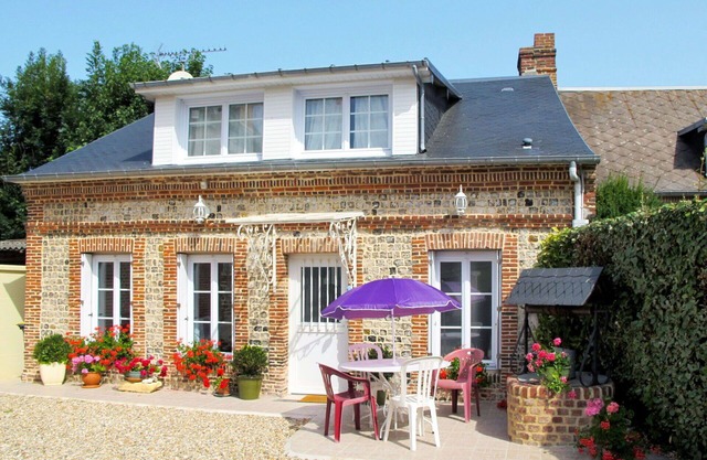 Beautiful private villa for 4 people with TV and parking