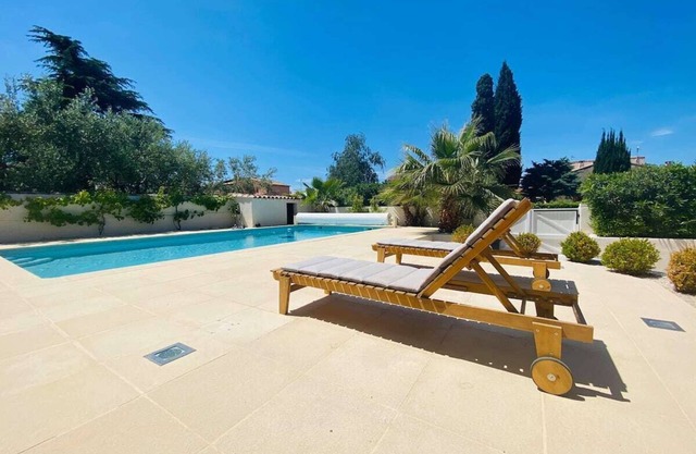 Beautiful fully air-conditioned villa with swimming pool