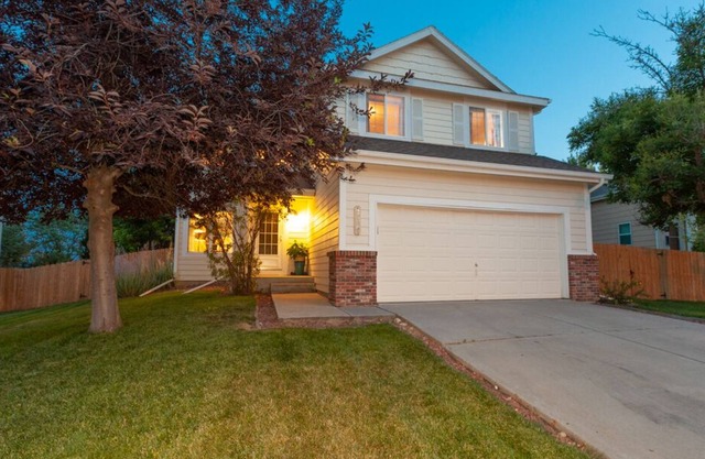Beautiful fully furnished 4 bd with large deck, granite and yard with dog door