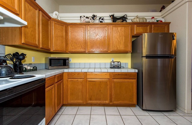 Beautiful furnished 2579 off river home