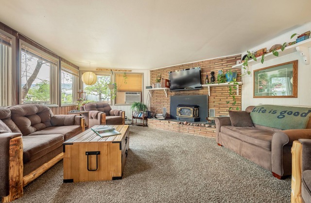Beautiful Garden Cottage in the Heart of Downtown