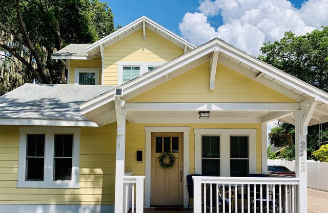 Beautiful getaway home minutes from downtown and parks