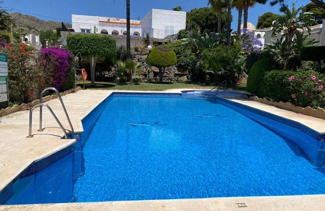 Beautiful ground floor apartment 2 beds, 1 bath 500 meters from beach front