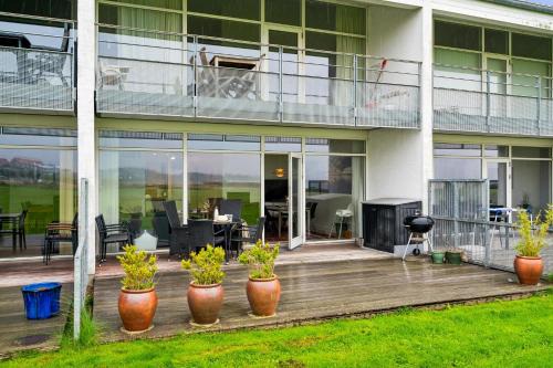 Beautiful Ground-Floor Holiday Apartment With A Sea View