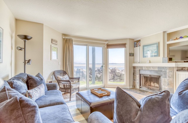 Beautiful Ground-Level WaterBay Front Condo with Gorgeous Bay and Ocean Views!