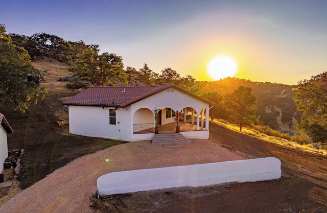 Beautiful Hacienda style home! 4bed 2bath