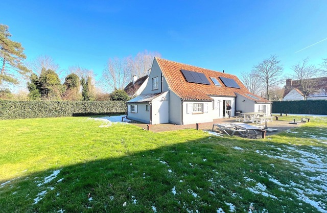 Beautiful holiday home with a large garden