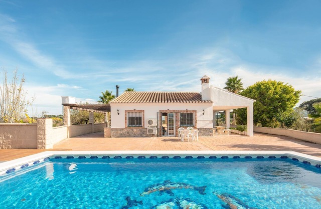 Beautiful Holiday Home “Chalet andaluz Los Alberos” with Mountain View