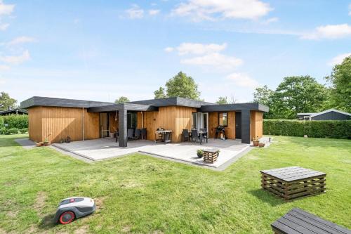 Beautiful Holiday Home For 2 Families Near Grenaa Beach