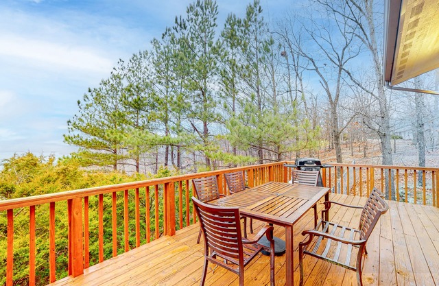 Beautiful home close to marina with Beaver Lake views & fireplace