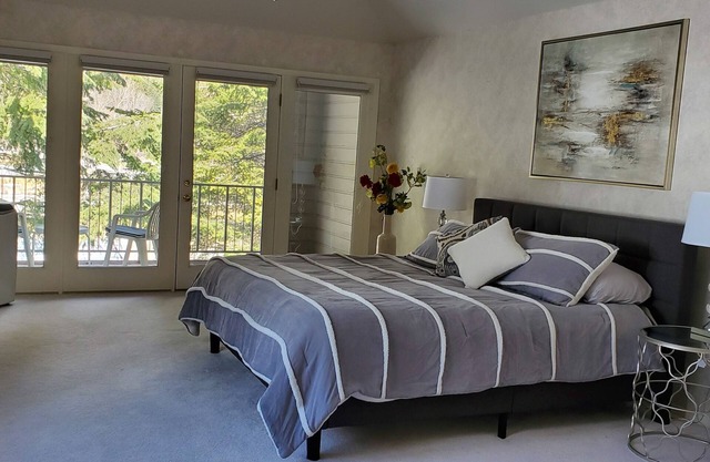 Beautiful home in Meadow Lake, steps from Rec center,Pools, hot tub, restaurant.