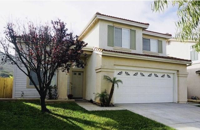 Beautiful home in a safe and quiet neighborhood near freeways!