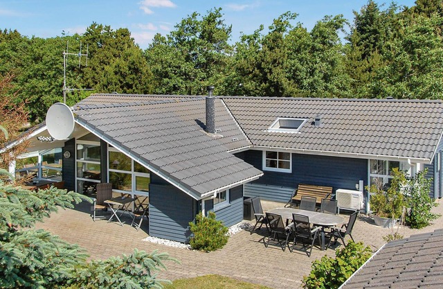Beautiful home in Blåvand with sauna