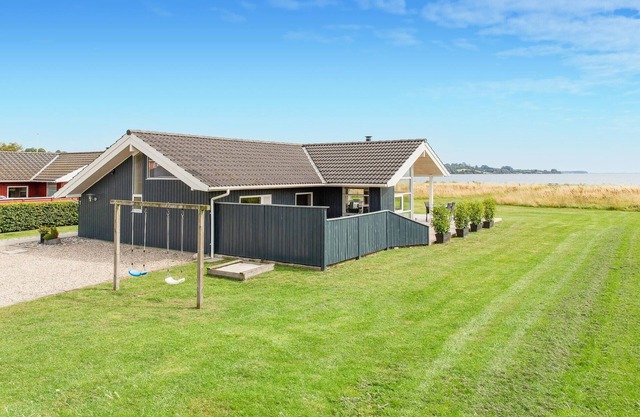 Beautiful home in Broager with WiFi