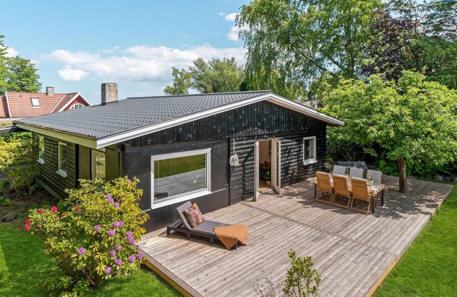 Beautiful home in Fredensborg with WiFi