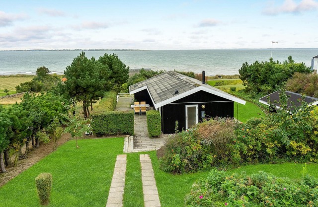 Beautiful home in Faaborg with kitchen