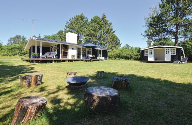 Beautiful home in Fårevejle with WiFi