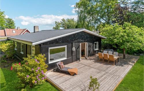 Beautiful Home In Fredensborg With Wifi