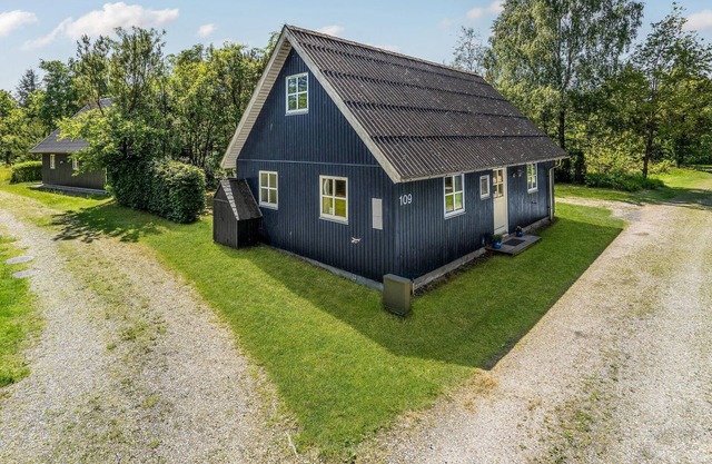 Beautiful home in Give with WiFi