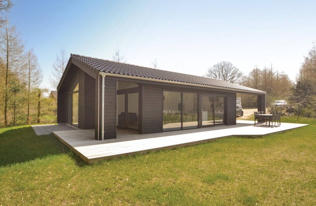 Beautiful home in Glesborg with WiFi