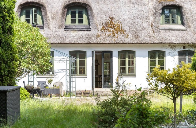 Beautiful home in Græsted with WiFi
