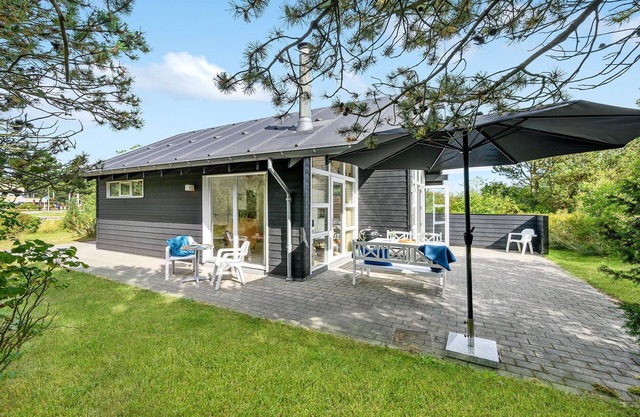 Beautiful home in Grenaa with kitchen