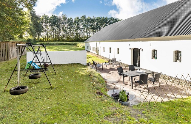 Beautiful home in Grenaa with WiFi