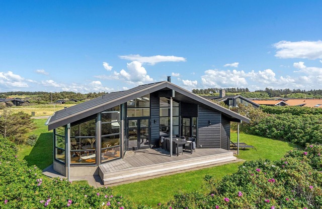 Beautiful home in Hjørring with WiFi