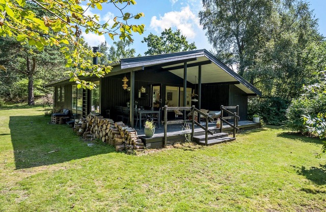 Beautiful home in Højby with WiFi