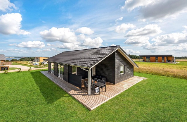 Beautiful home in Løgstrup with kitchen