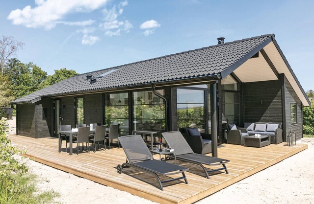 Beautiful home in Nexø with WiFi