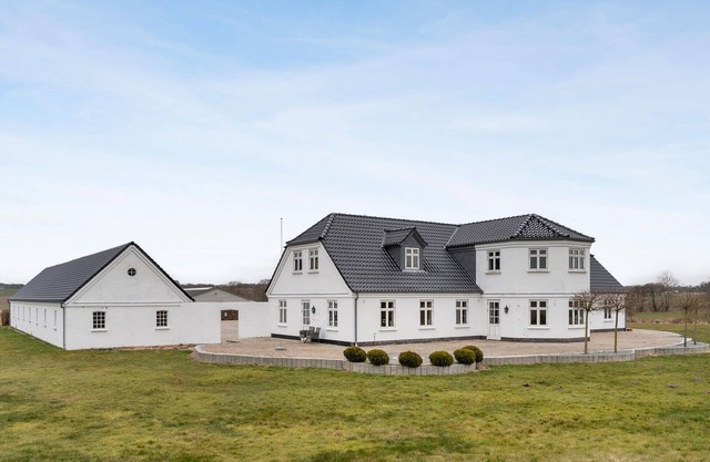 Beautiful home in Rødding with WiFi