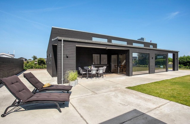 Beautiful home in Sæby with harbor view