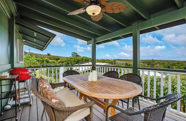 Beautiful home in the Heart of Hana, sleeps 4 with 2br/1b
