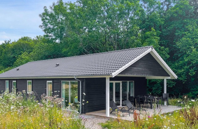 Beautiful home in Tranekær with WiFi