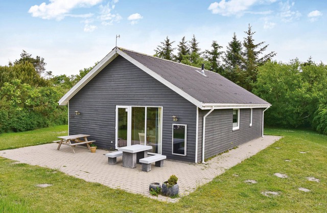 Beautiful home in Vemb with WiFi