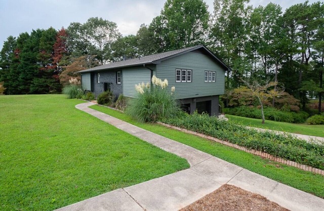 Beautiful Home near South Keowee "Sparrow’s Haven"