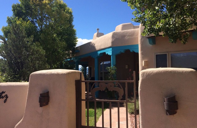 Beautiful Home, Spectacular Views, Close To Taos Center And Ski Valley, Hot Tub
