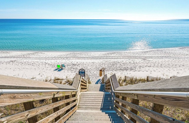 Beautiful Home where you can walk to Seaside- Gated Community - 2 Pools