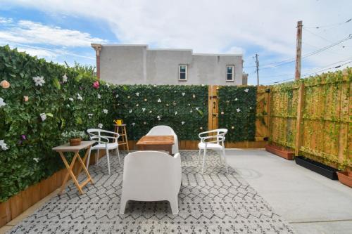 Beautiful Home w/Rooftop Deck Within A 5 Mintue Walk To Johns Hopkins Hospital