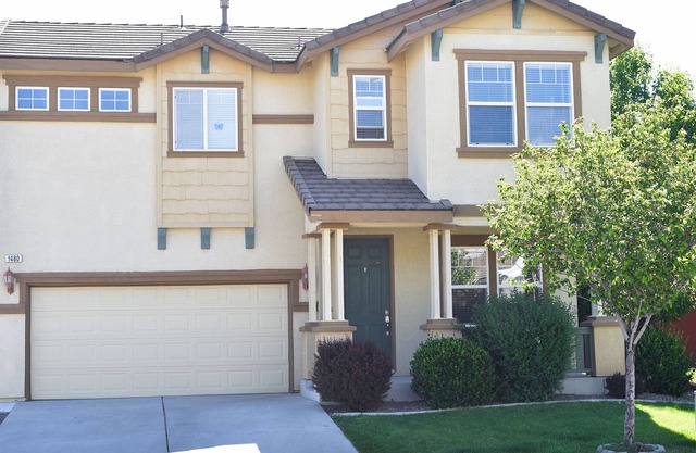 Beautiful house, great views, excellent location at the end of a cul-de-sac.
