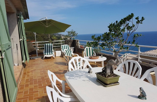 Beautiful house on the sea 300 m from the beach