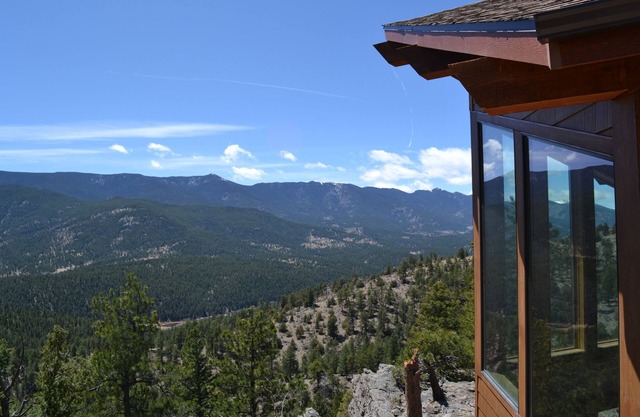Beautiful House Overlooking Lost Creek Wilderness