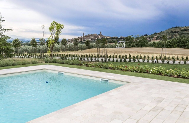 Beautiful private villa with WIFI, private pool, TV, patio and panoramic view, close to Cortona