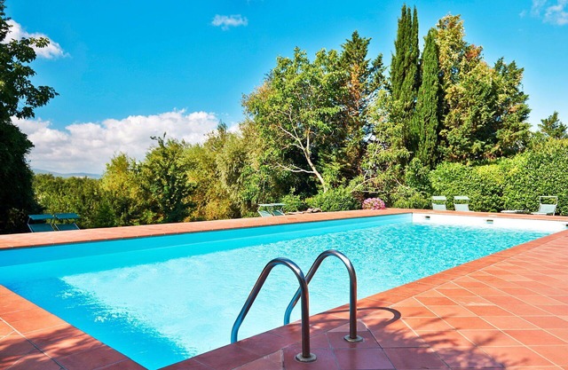 Beautiful apartment in villa for 2 people with pool, WIFI, TV, terrace and parking