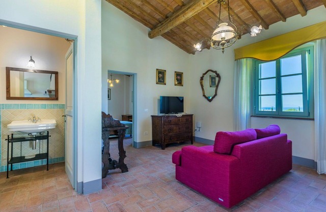 Beautiful apartment with A/C, WIFI, pool, TV, patio, pets allowed, panoramic view and parking