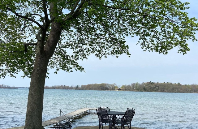 Beautiful Lake Front Home on Gun Lake!