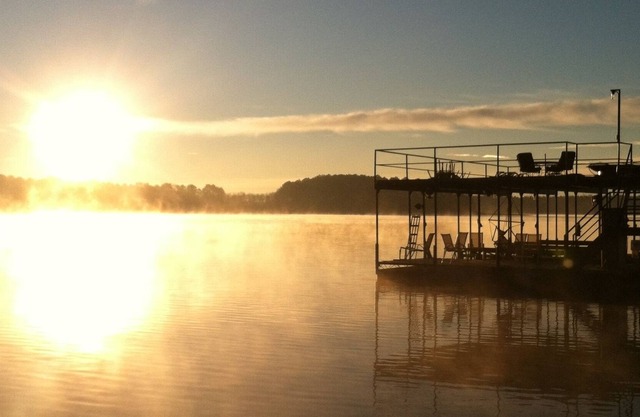 Beautiful Lake Hartwell house w/ double-decker dock and unobstructed lake view