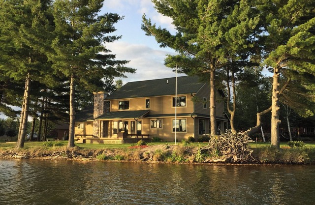 Beautiful Lake House 4 bed 3 bath in Gaylord, MI.Entire house remodeled!