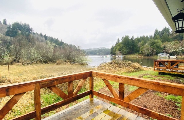 BEAUTIFUL LAKEFRONT HOME with its own private boat ramp to launch your boat !